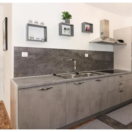 Legend Apartment *